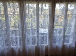 Vorhang mit Aufhängung