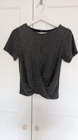 Damen Oberteil schwarz mit Glitzer-Streifen, Grösse S