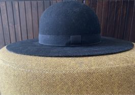 Chapeau capeline noire en laine