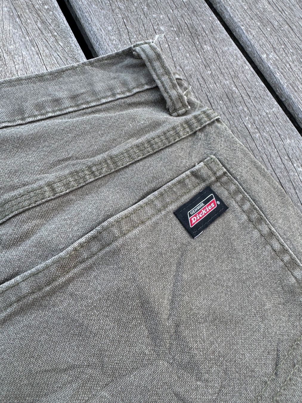 Dickies Pantaloni: Dickies pants – Usato da La Chaux-de-Fonds venduto da slishwardrobe 2