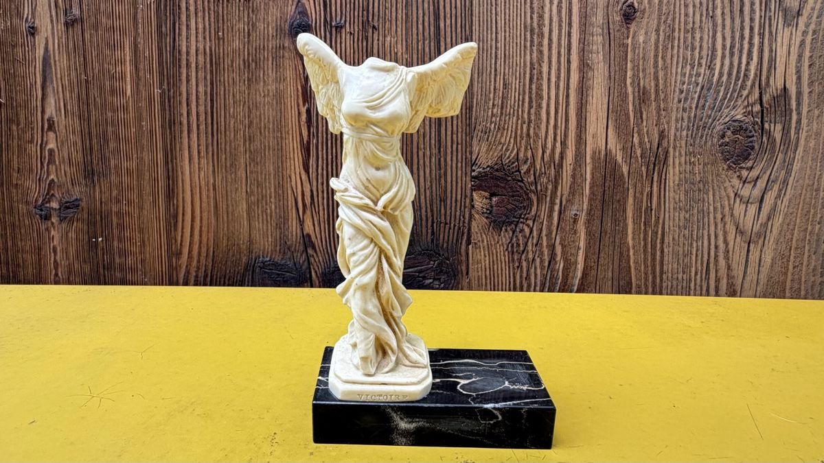 Figurines: Nike von Samothrake Replik als Briefbeschwerer – D'occasion à Riedholz par Frettchen63 1