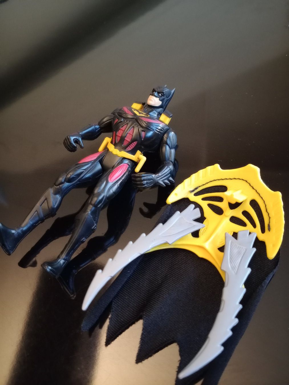 Statuette: Vintage Kenner 1995 DC Comics "Blast Cape" Batman top! – Usato da Bern venduto da Ryck 4