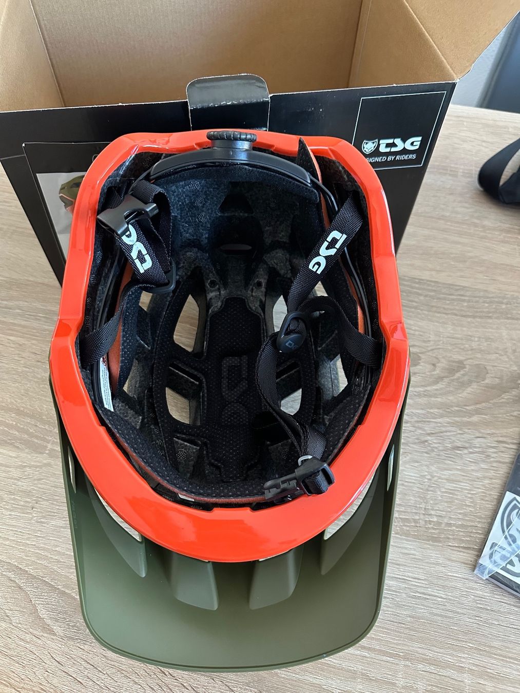 Caschi: Velo TSG - HELMET - SCOPE GRAPHIC DESIGN - ARMY MOSS-ORANGE – Nuovo e nell'imballaggio originale da Buchrain venduto da ant_7tbz 7