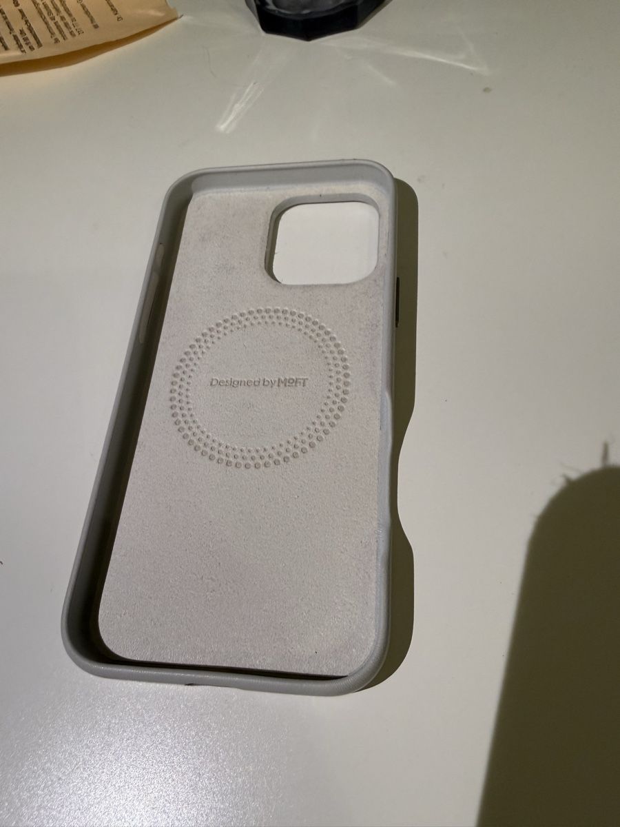 Apple Covers & Schutzfolien: Moft iPhone 16 Pro Max Handyhülle – Gebraucht aus Wolfhalden von snupiid 1