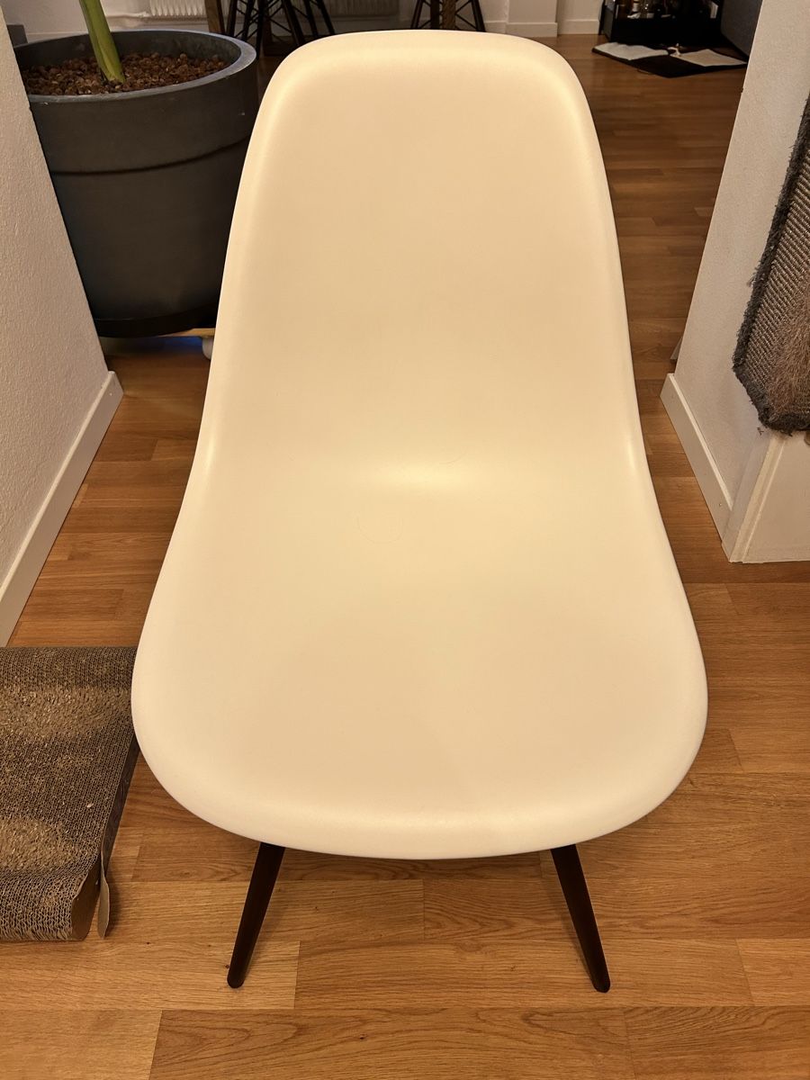 Eames Stühle: Vitra Eames Plastic Chair  – Neu (gemäss Beschreibung) aus Lyss von zbi_6xbx 3