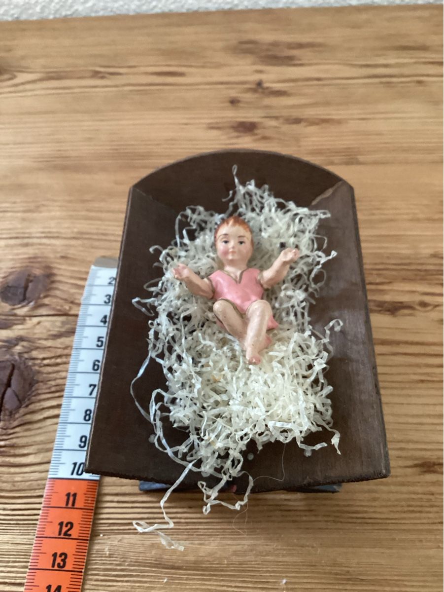 Tutte le decorazioni: Kleine antike Holzkrippe mit Christking – Usato da Wassen UR venduto da SABDOM