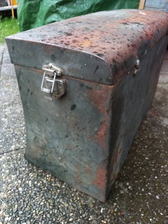 Cassapanche: Ancienne malle pour voiture – Usato da Noiraigue venduto da pel_ny7d