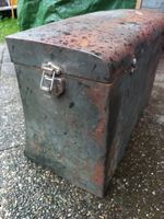 Ancienne malle pour voiture