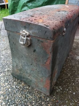 Ancienne malle pour voiture