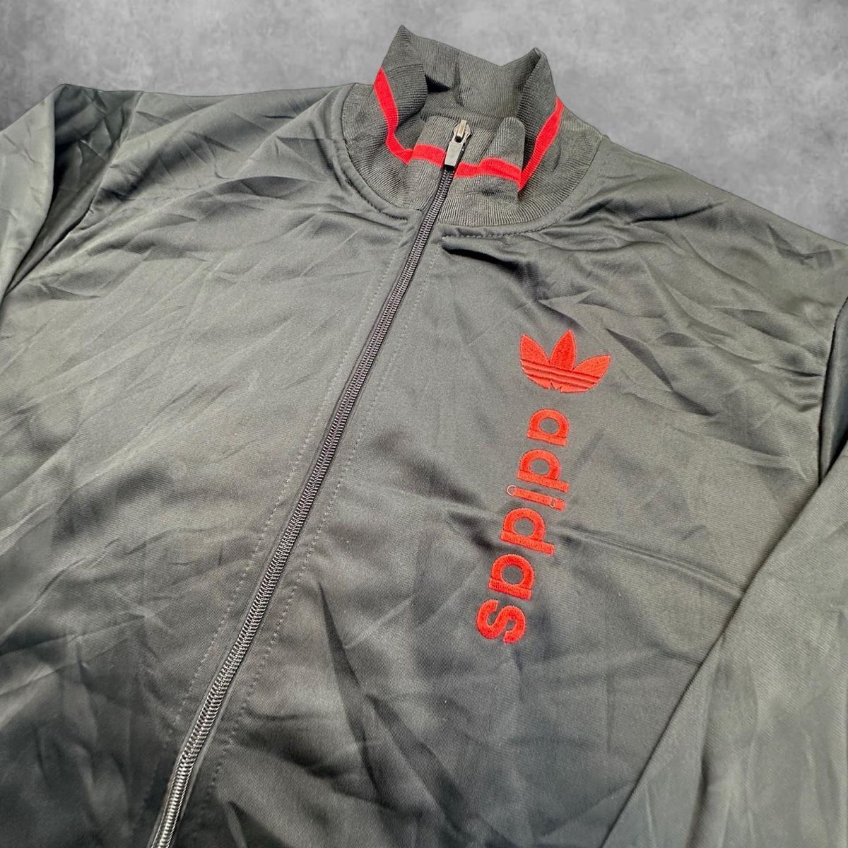 Adidas Jacken: Adidas black jacket – Gebraucht aus Erlinsbach SO von TogaResell 1