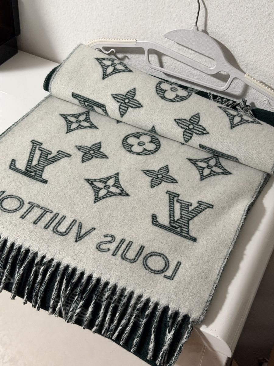 Louis Vuitton Foulard & Sciarpe: Louis Vuitton Schal, Grün/Weiss – Nuovo (secondo la descrizione) da Frick venduto da EldinBe 2