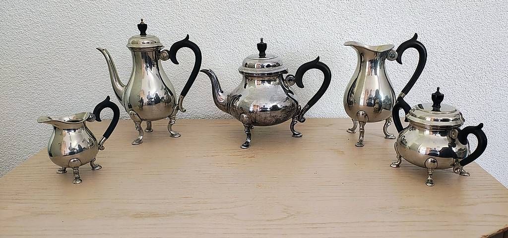 Set di piatti: 5-teiliges Kaffee- und Teeservice, versilbert – Usato da Bülach venduto da Surbetone 2