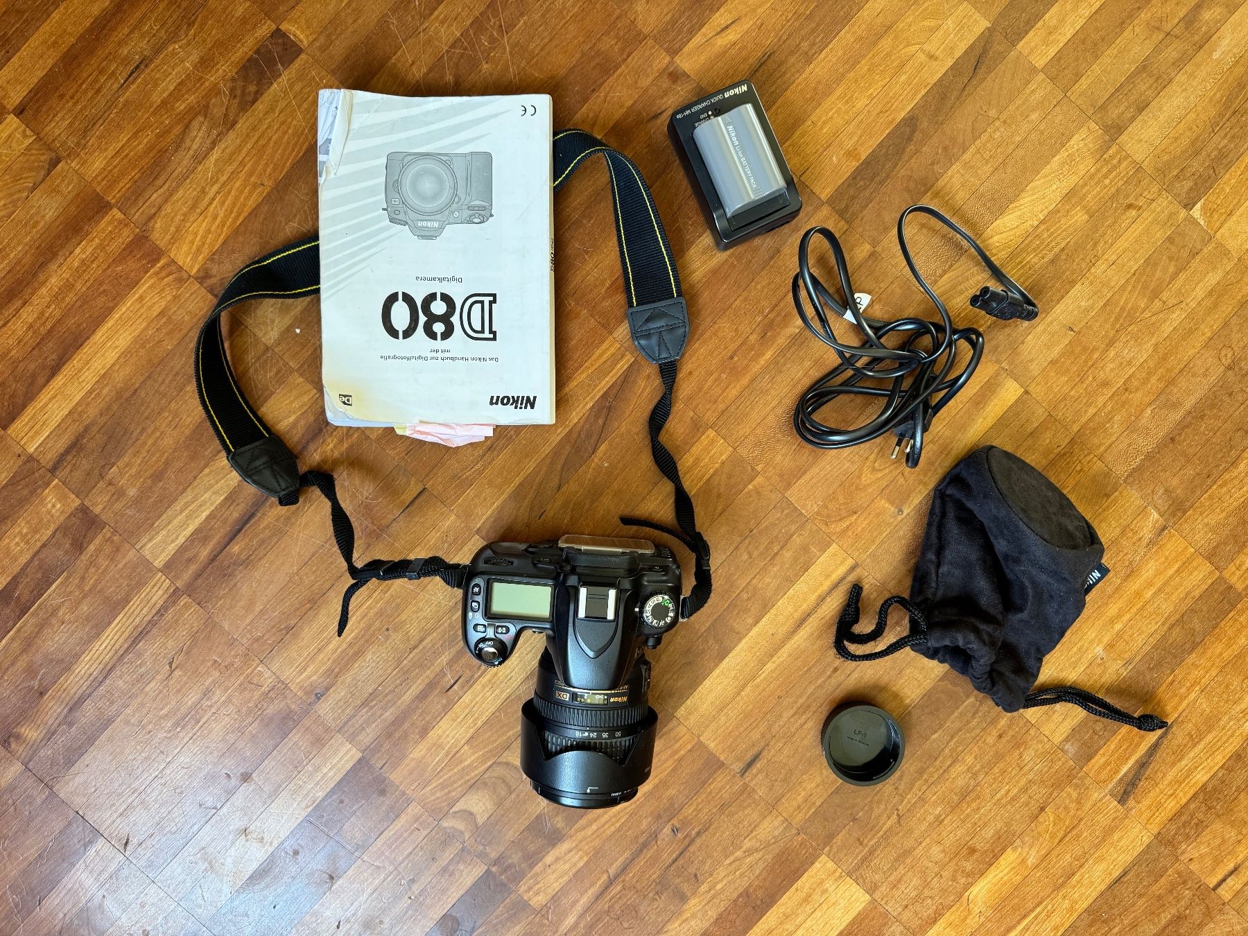 Nikon Fotocamera: Nikon D80 mit Zubehör und Stativ – Usato da Zürich venduto da schaffner_lea