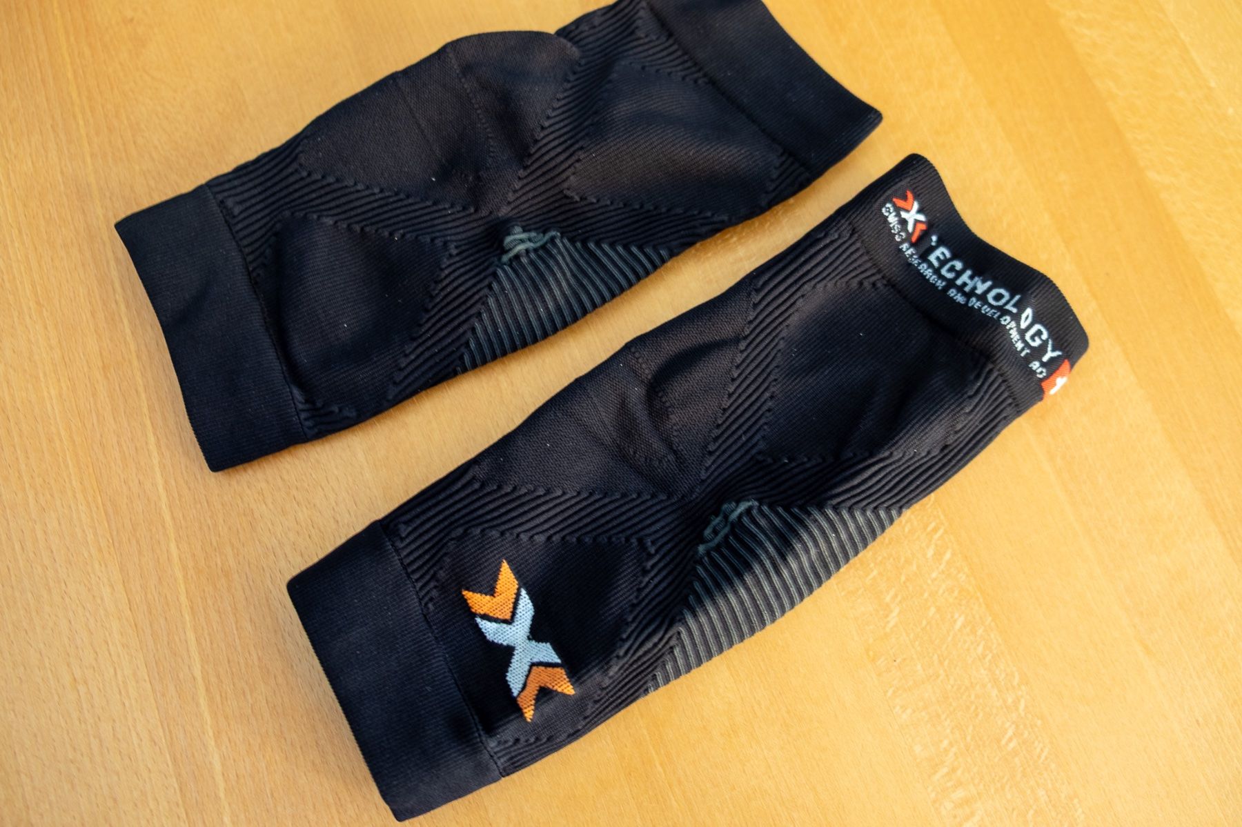 X-bionic Canottiere & Pantaloni: X-Bionic Right Top Front + Left Top Front Knieling - L/XL – Usato da Berneck venduto da Tschikka 1