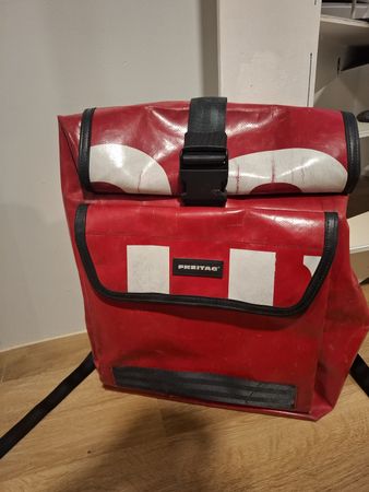 Roter FREITAG Rucksack, robust und wasserabweisend! Top
