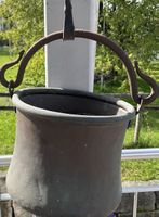 Antiker Kupfertopf mit Kette - Dekoration für Garten!
