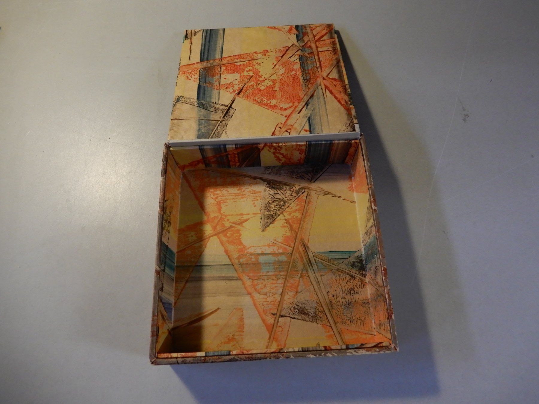 Dosen: Dekorative Box mit Abstraktem Muster Vintage Zustand – Gebraucht aus Erstfeld von Mario_boe0 1