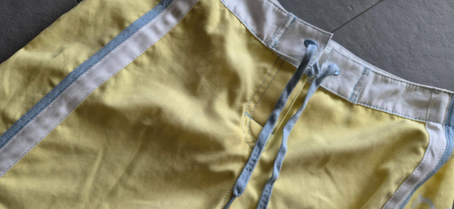 Billabong Pantalons: Short de surf Bilabong, taille 3 – D'occasion à vufflens la ville par Veuveclicquot 2