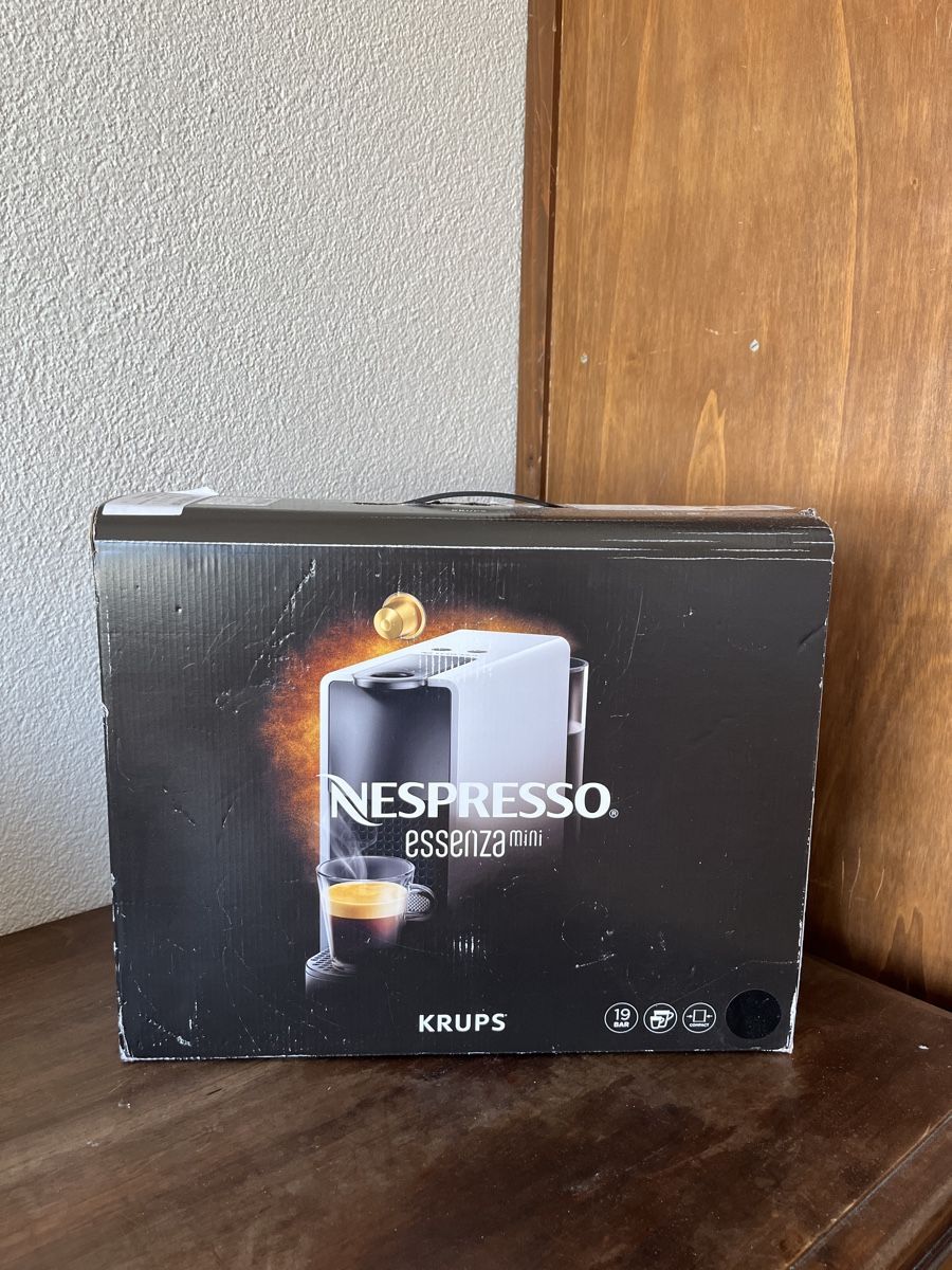 Nespresso Kaffeemaschinen & Espressomaschinen: Machine à café Nespresso Essenza mini noire – Gebraucht aus Biel/Bienne von Mathilde.M 5