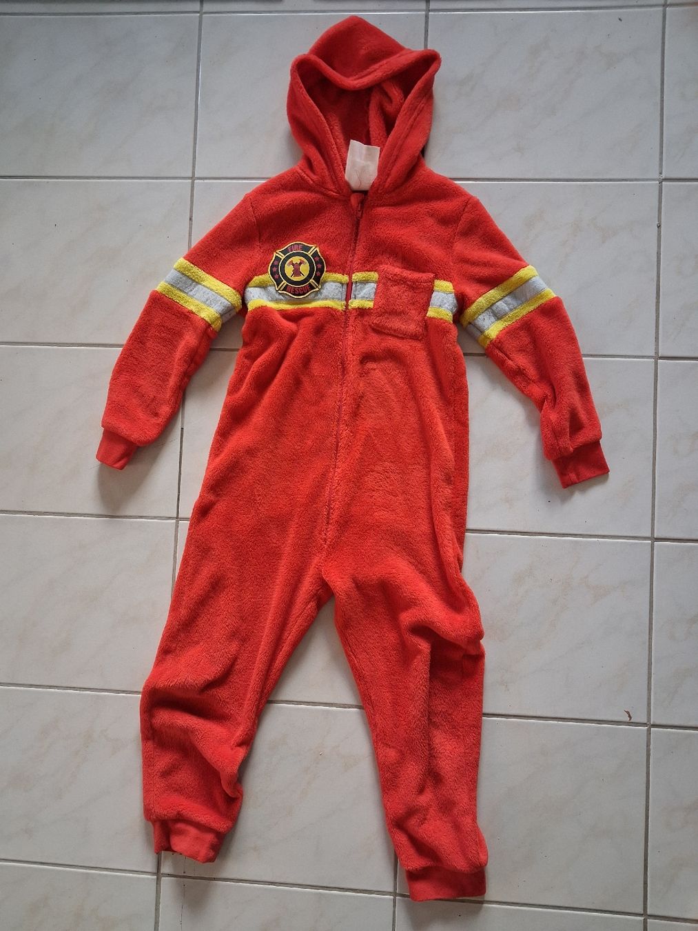 H&M Pyjamas & Ähnliches: Kinder Einteiler Feuerwehrmann Grösse 122/128 – Gebraucht aus Weiach von Musikmaengu