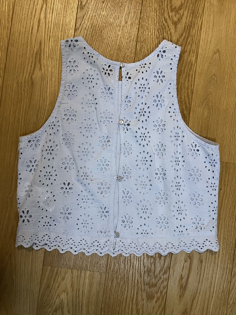 Top: Hellblaues Top mit Stickereien – Nuovo (secondo la descrizione) da Frauenfeld venduto da vik_d96k 3