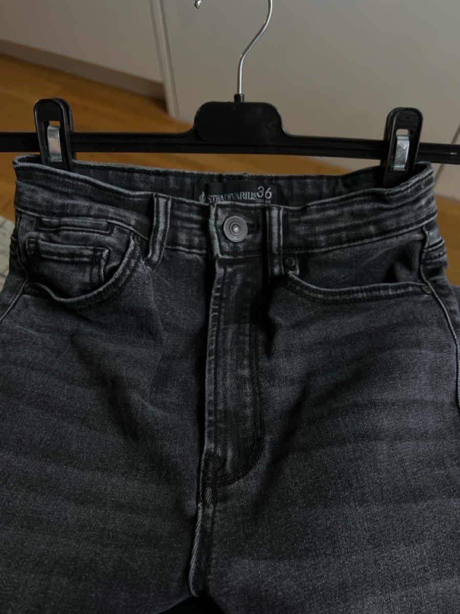 Stradivarius Jeans: Stradivarius Stretchy Black Denim Flared Jeans Gr.36 – Usato da Hünenberg See venduto da mississauga 3