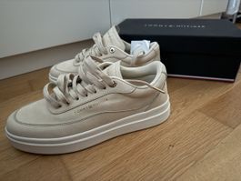 Tommy Hilfiger Modern Court Sneakers, beige, Gr. 39, neu