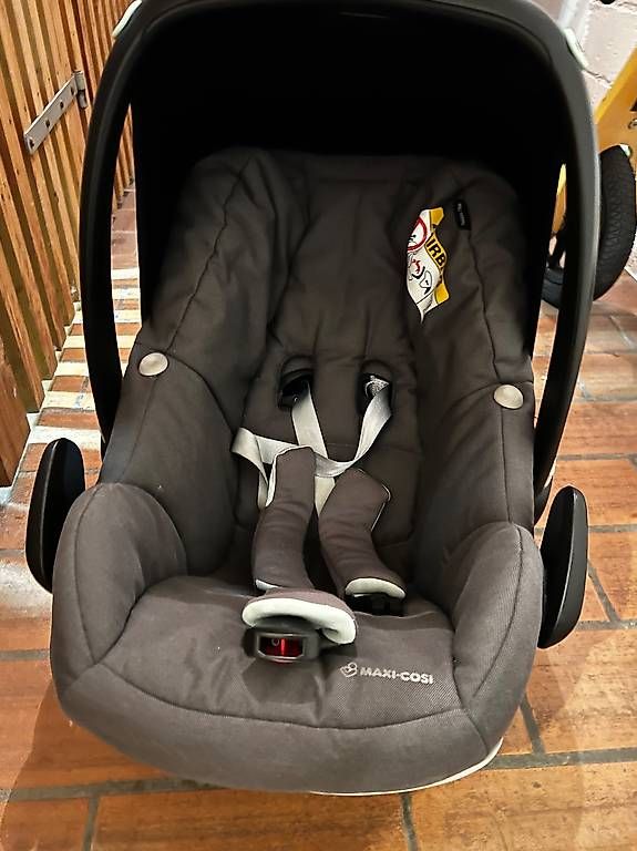 Seggiolini per auto: Maxi Cosi Babyschale – Usato da Zofingen venduto da vLo_ur 1