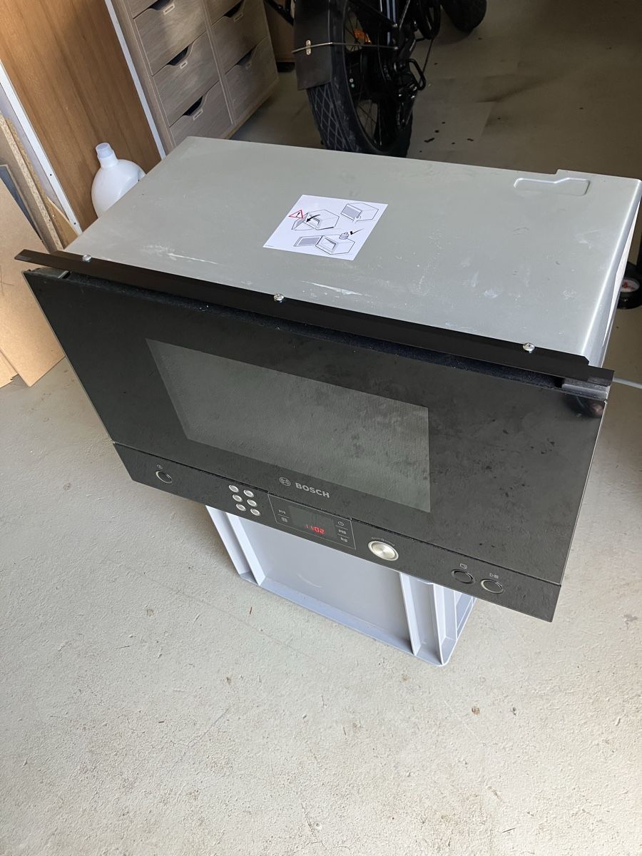 Bosch Fours: Micro-ondes Bosch encastrable – D'occasion à Courtételle par disco46 6