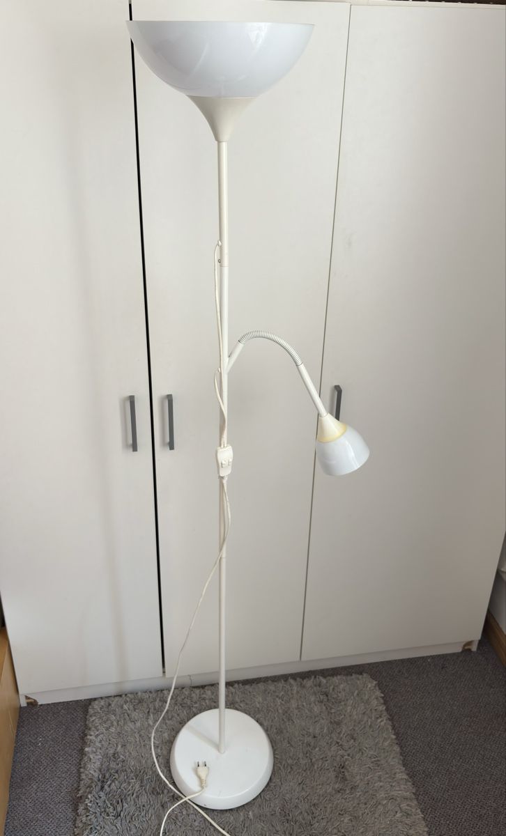 Ikea Lampen: Lampadaire blanc 2 spots – Gebraucht aus Moudon von TigerrrEye