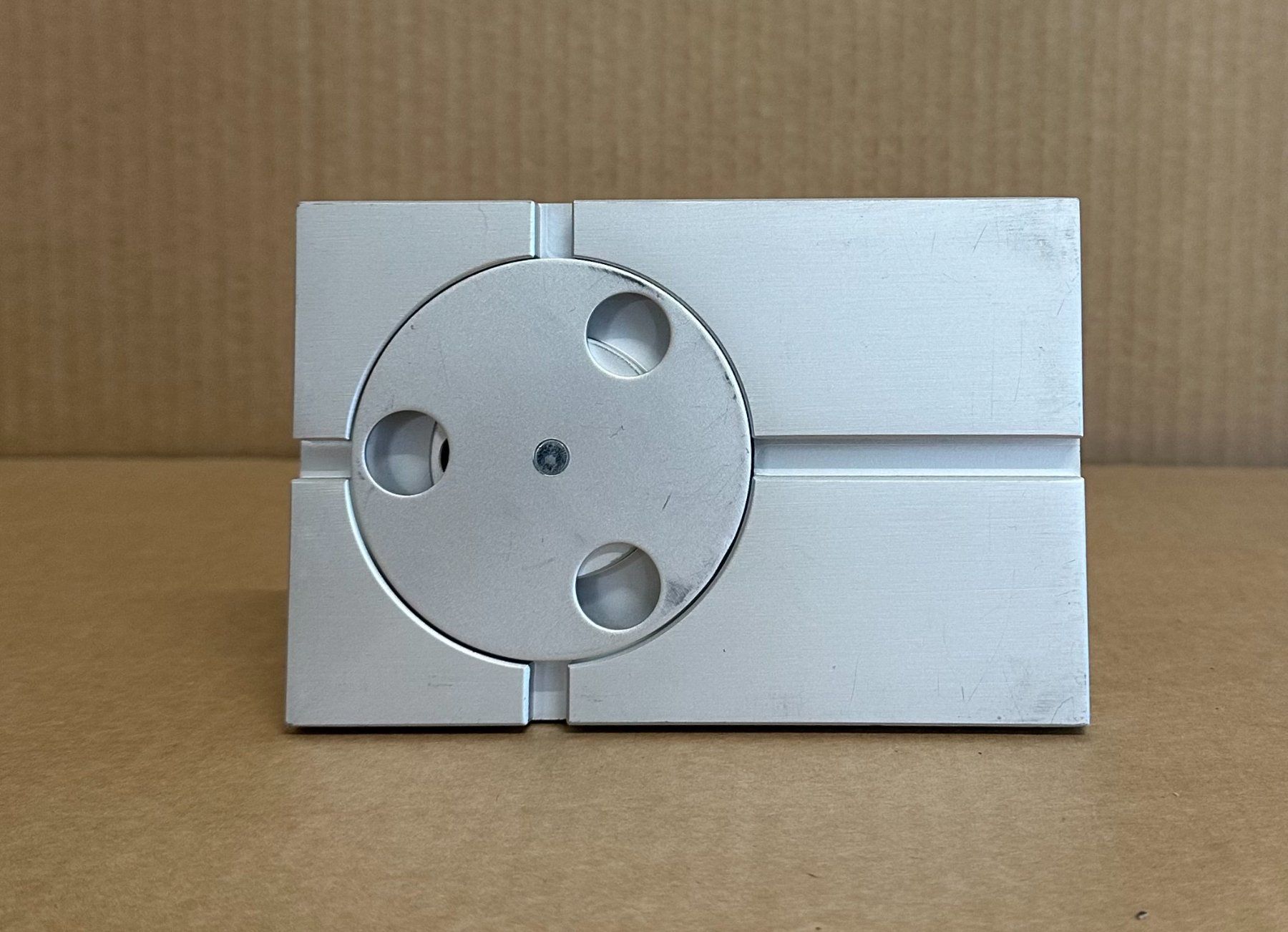 Sonstige Dekorationen & Accessoires: Kopfhörerständer aus Aluminium – Gebraucht aus Dietikon von DQSolutions 3