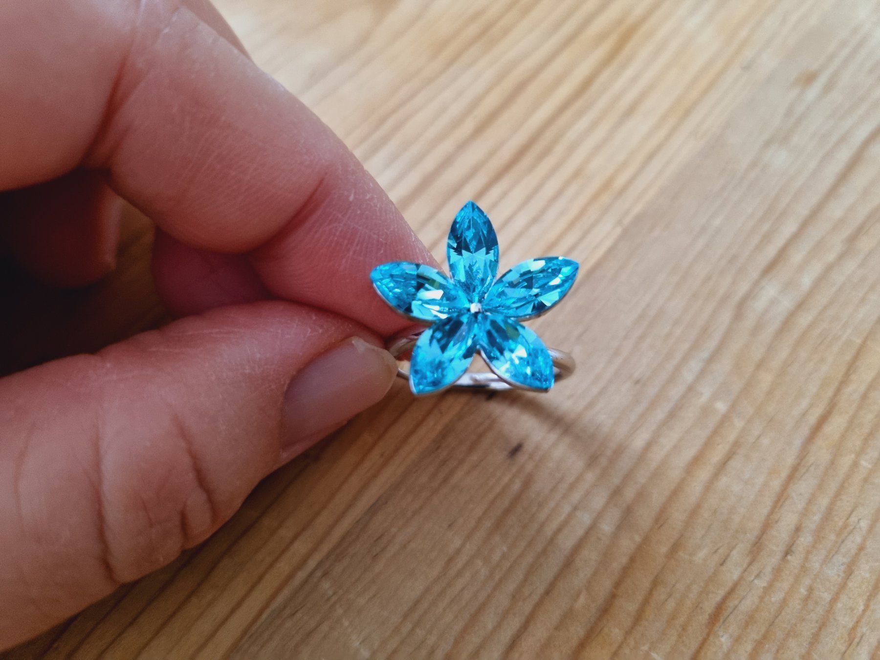 Anelli: Silberfarbiger Ring blaue Blume Strass – Usato da Meggen venduto da WeLoveVintage 1