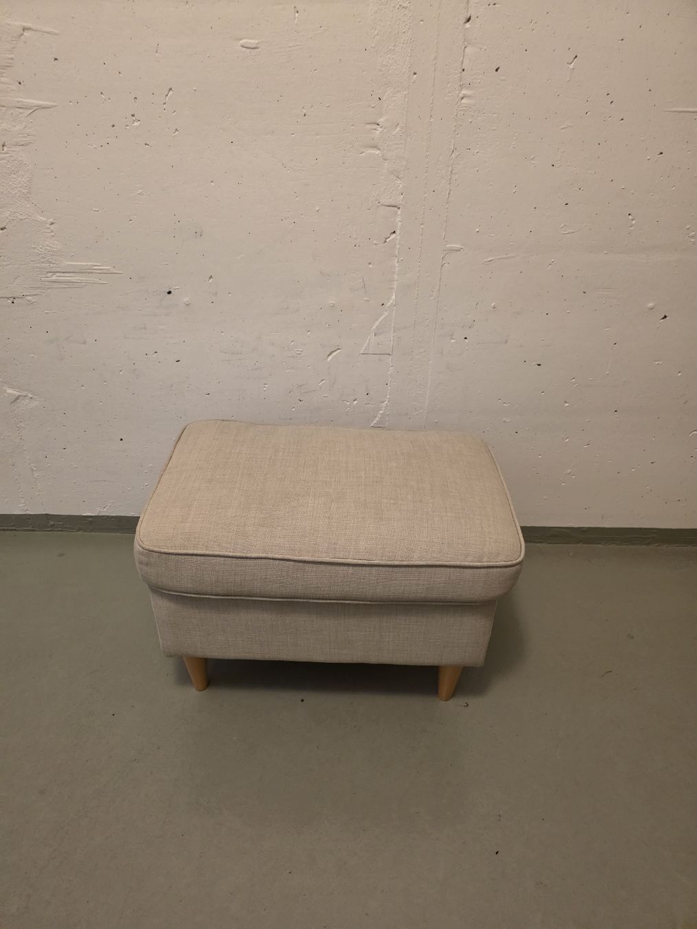 Ikea Sgabelli: IKEA Strandmon Hocker - beige -top Zustand – Usato da Wittenbach venduto da Elena1991