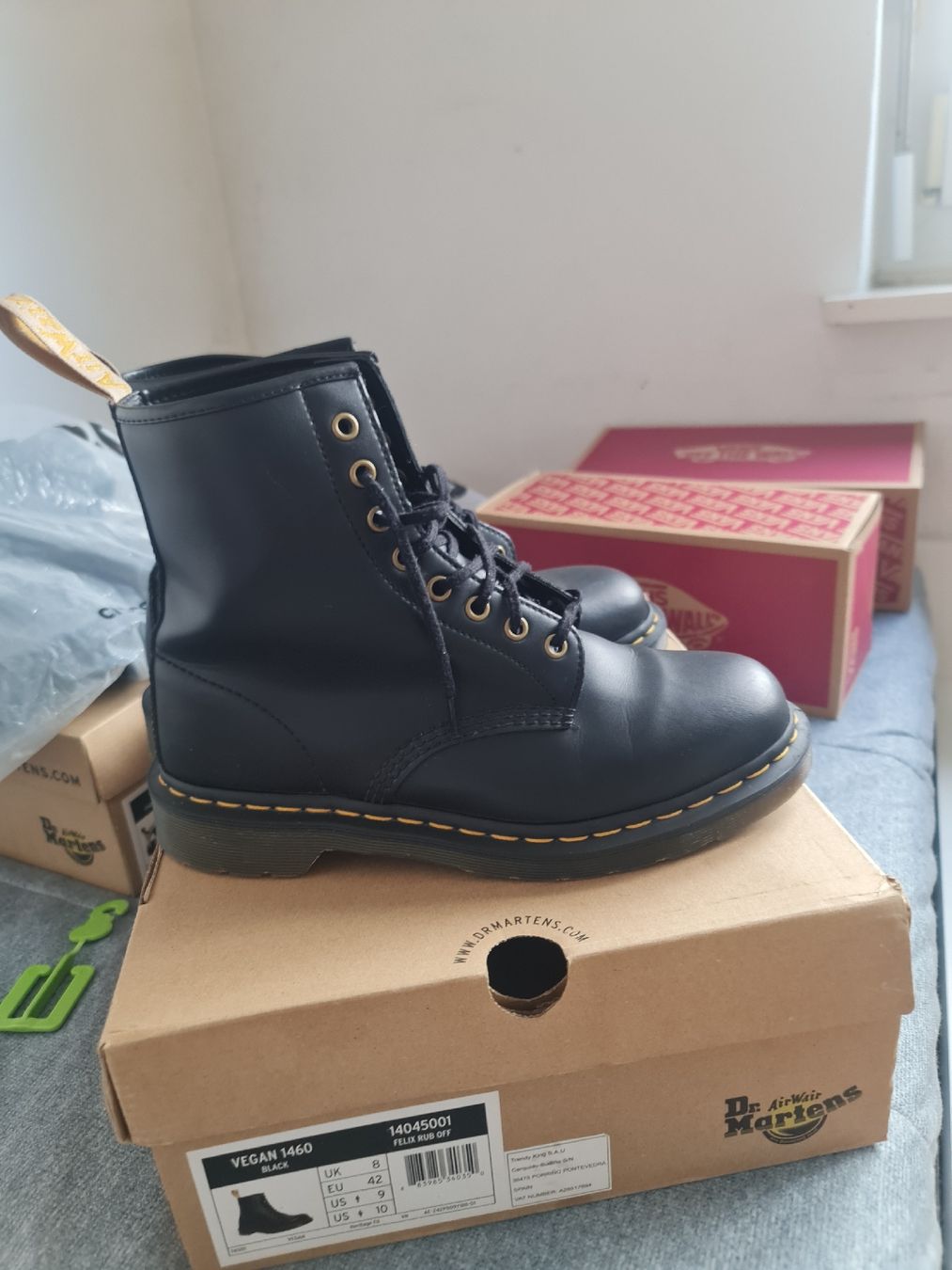 Scarpe da uomo: Dr martens vegan 1460 – Usato da Nidau venduto da boutiqueMHdelala 1