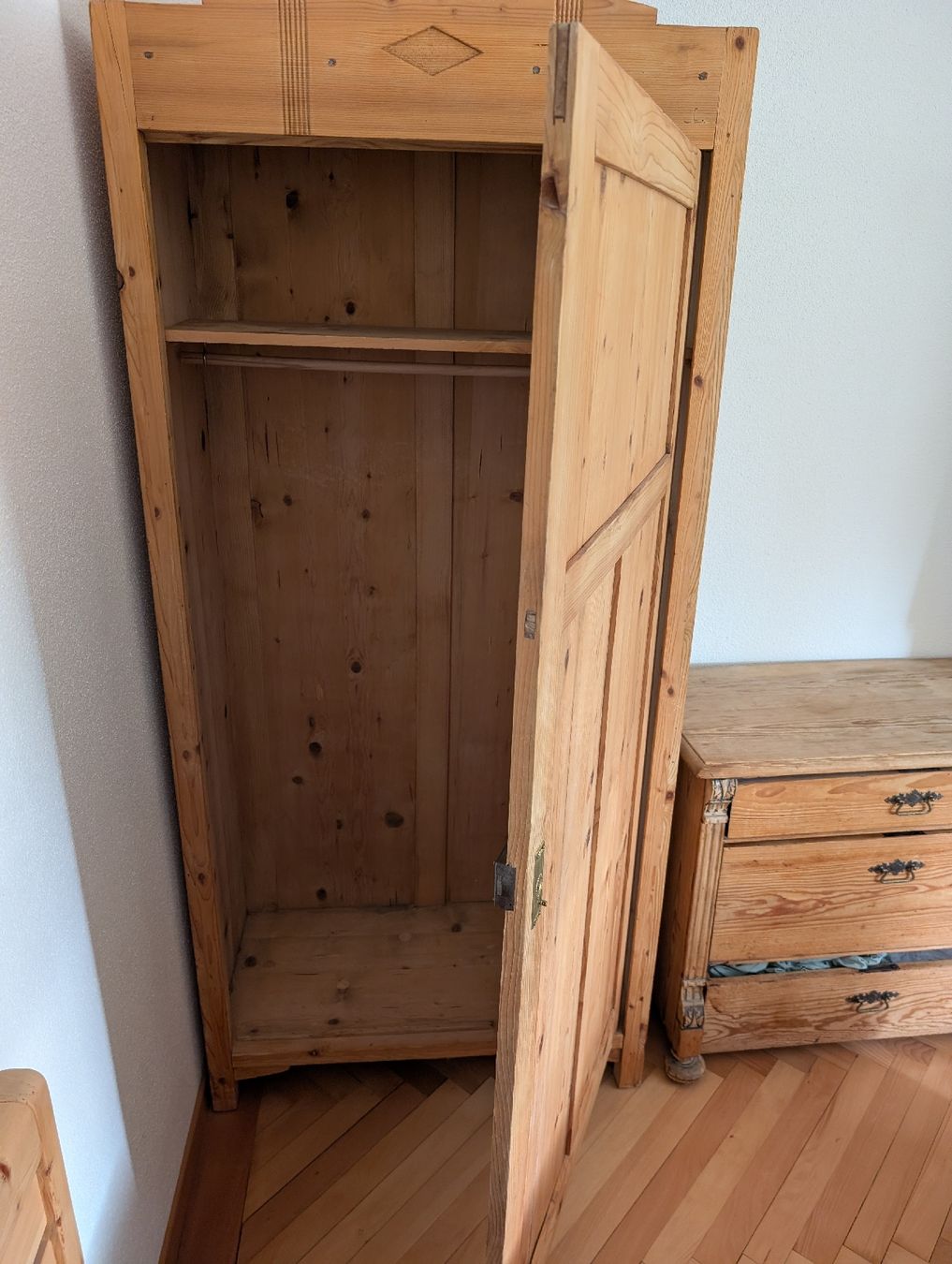Armadi: Antiker Kleiderschrank  – Usato da Rüschlikon venduto da jjj_622v 1