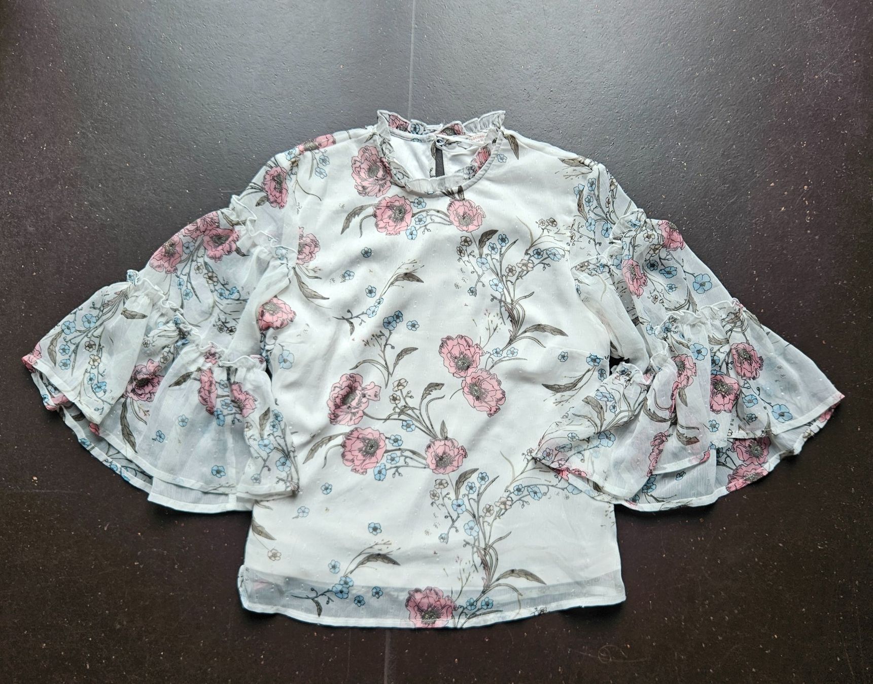 Camicette: Flowy Floral Blouse C&A - Elegant Sleeves – Usato da Zürich venduto da za.Sophia