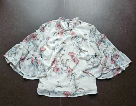 Flowy Floral Blouse C&A - Elegant Sleeves
