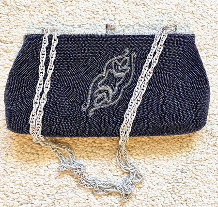 Elegante Rocailles-Abendtasche mit Silberkette, ungebraucht