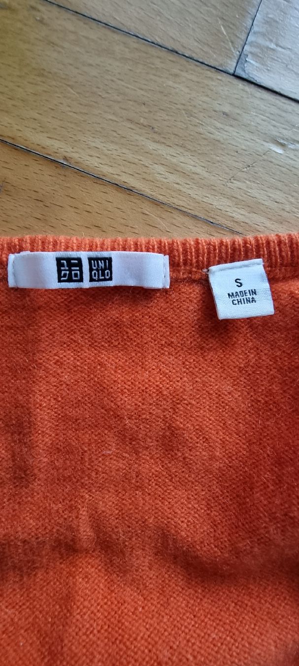 Pullover & Sweatshirts: Uni glo Pullover 100% Pullover – Gebraucht aus Riedikon von Winter21. 1