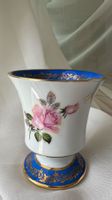Limoges Porcelaine d’Art P.G. Vintage Fußvase mit Rosen