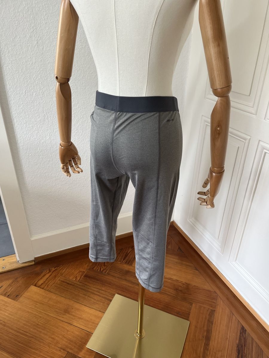 Nike Leggings: Nike Pro Capri Leggings Grey - Women's Size Medium – Usato da Mies venduto da Nib2011 7