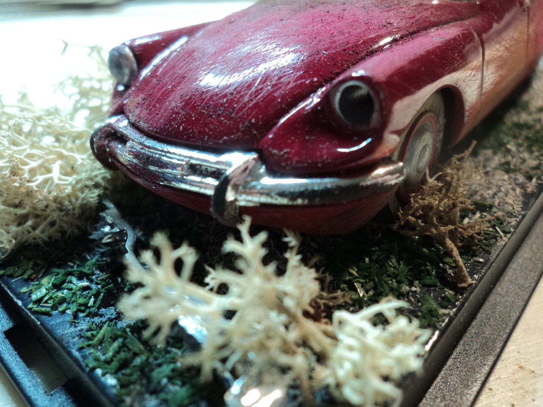 Citroën Modellini d'auto: Citroen DS 1/43 Diorama Hinterhof – Usato da Schwarzenburg venduto da modelCARama