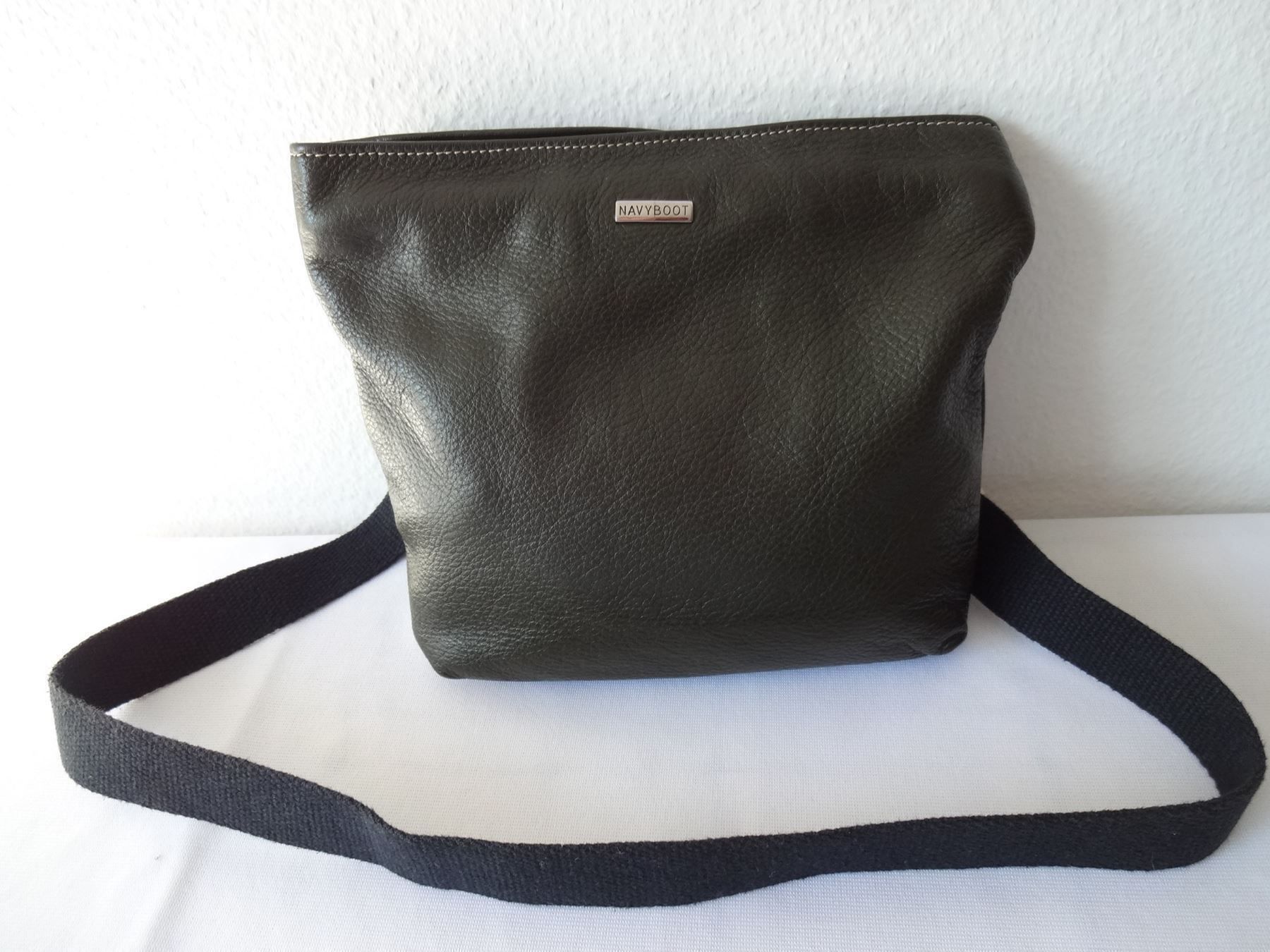 Navyboot Taschen für Damen: * NAVYBOOT * Echleder Tasche – Gebraucht aus Frauenfeld von rey06