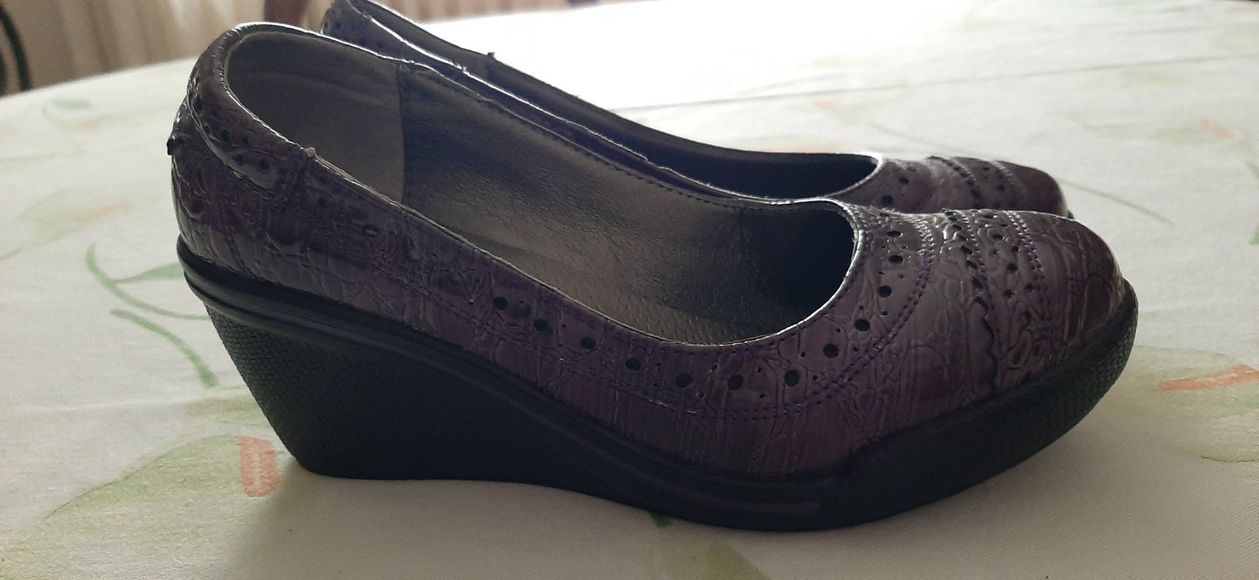 Scarpe da donna: Décolleté viola n.35 con zeppa – Nuovo (secondo la descrizione) da Zürich venduto da Irene000