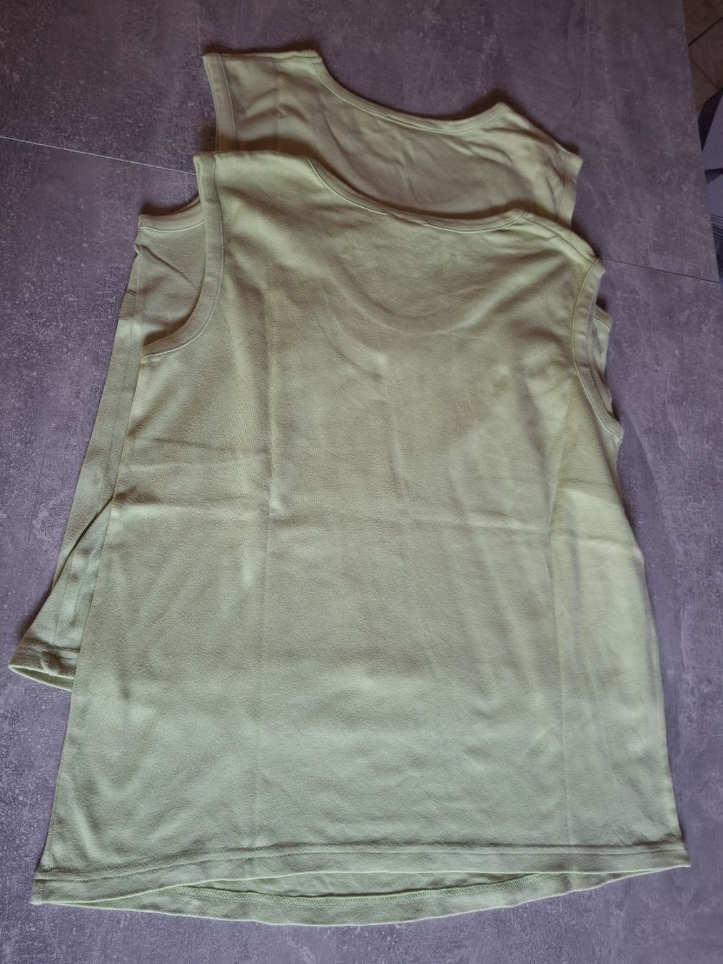 T-Shirts: Lot de 2 débardeurs vert tilleul taille 42 100% coton – Gebraucht aus Villiers von san_jn5w 5