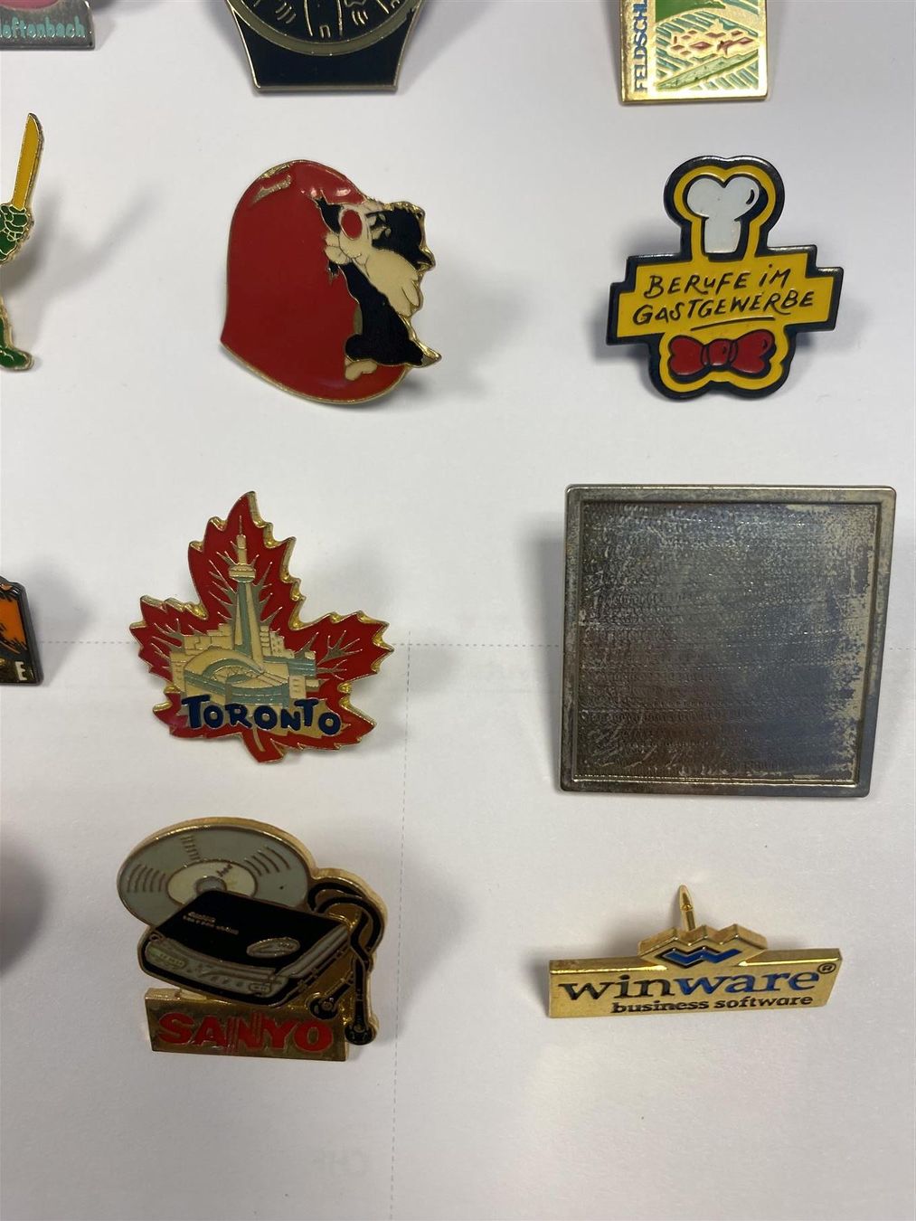Placchette & Badge: Diverse Pins – Usato da Wängi venduto da Bmo 3
