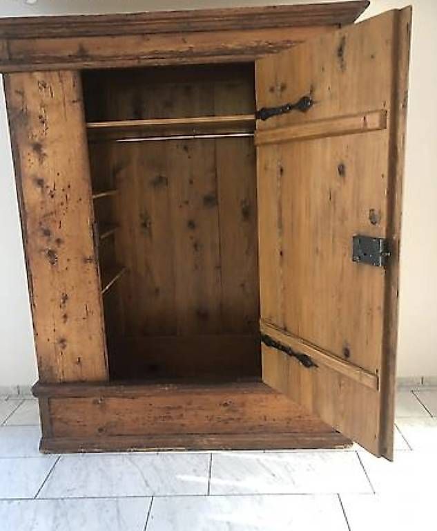 Schränke: Sehr schöner antiker Schrank – Gebraucht aus Waltensburg/Vuorz von Buddhas 4
