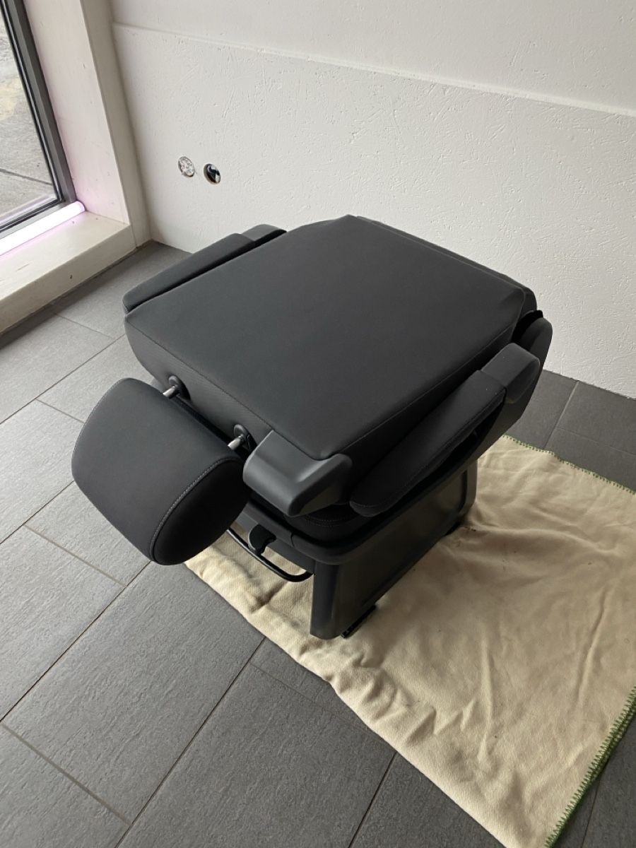 VW Tutti i ricambio: VW T6 / T6.1 / (T5) Drehsitz hinten Einzel – Usato da Altdorf UR venduto da speedrs9 3