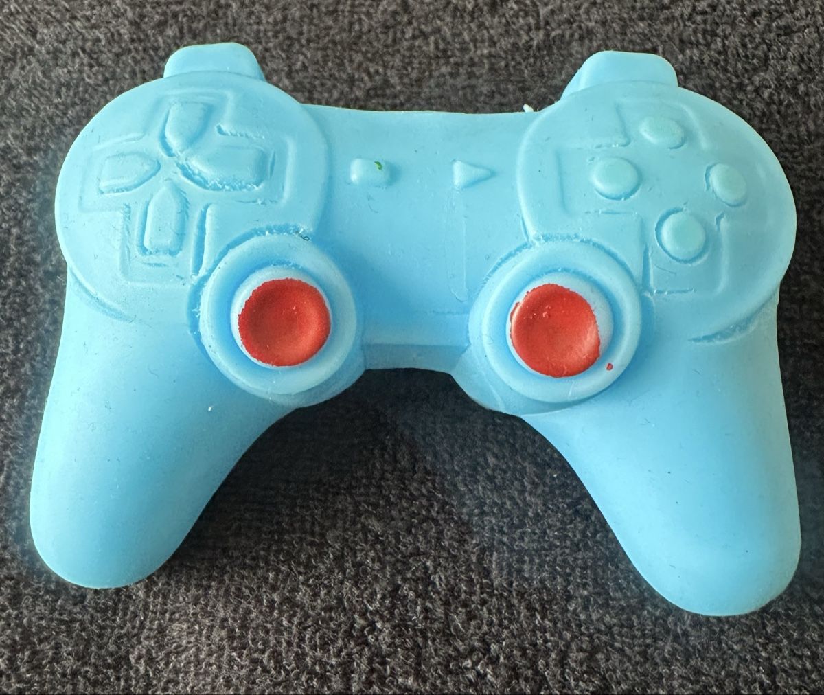 Spielzeuge: Gummi Gamecontroller hellblau – Gebraucht aus Erlinsbach SO von Lea030