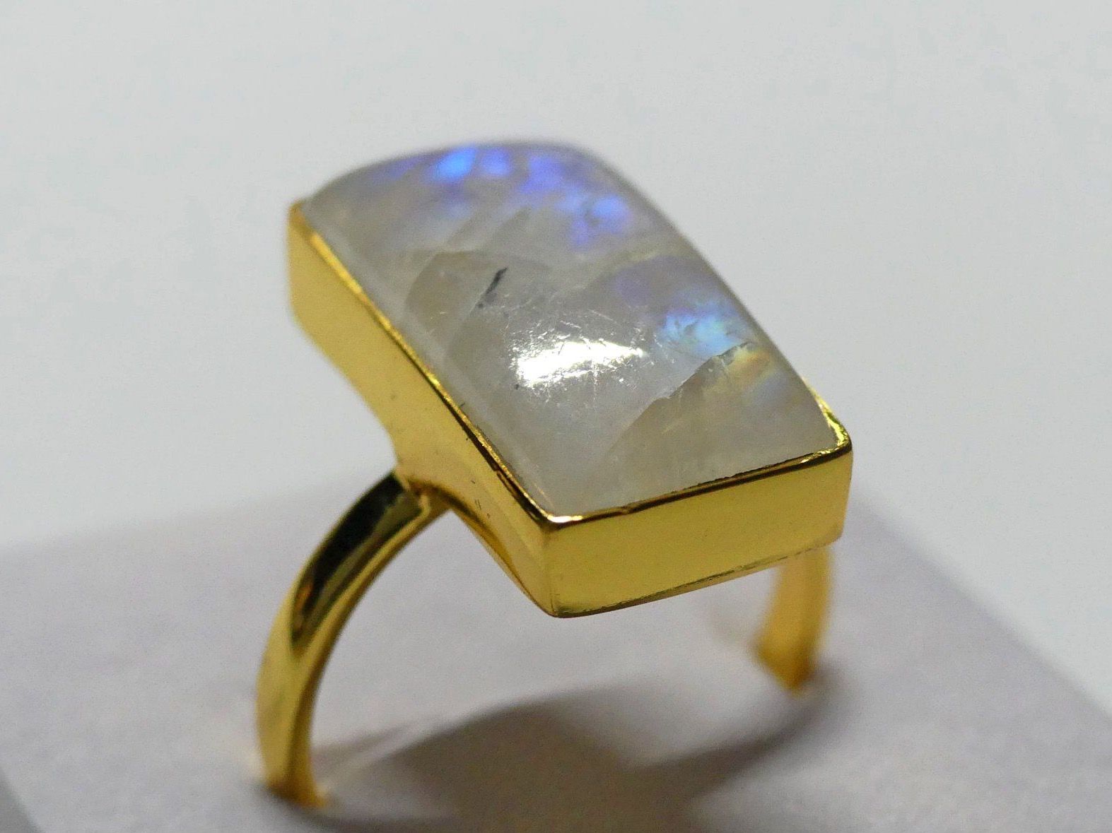 Anelli: Wunderschöner Silberring, vergoldet mit Regenbogen-Mondstein – Nuovo e nell'imballaggio originale da Matten b. Interlaken venduto da kero71 3